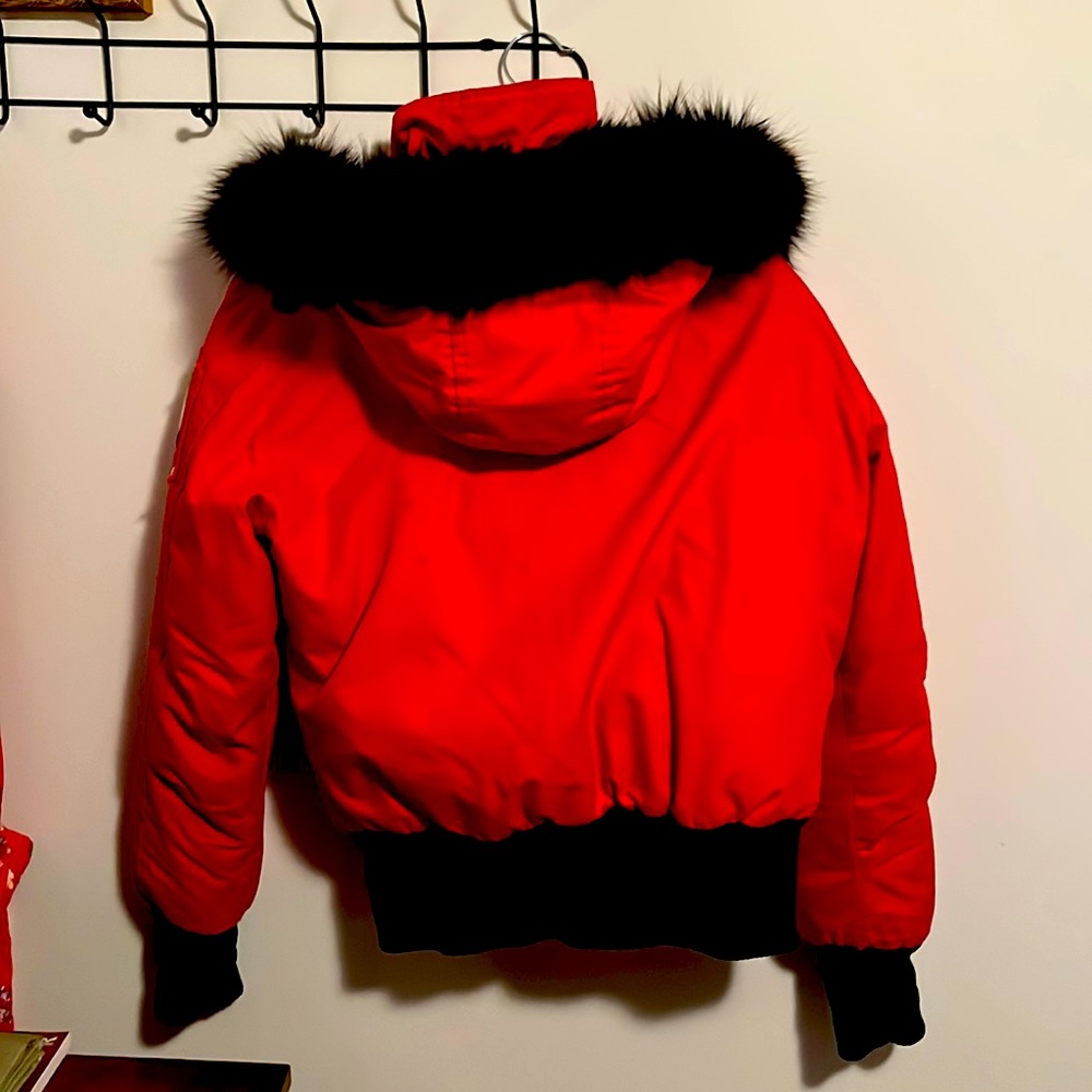 MOOSE KNUCKLES size L downfilled RED w/ black fur
